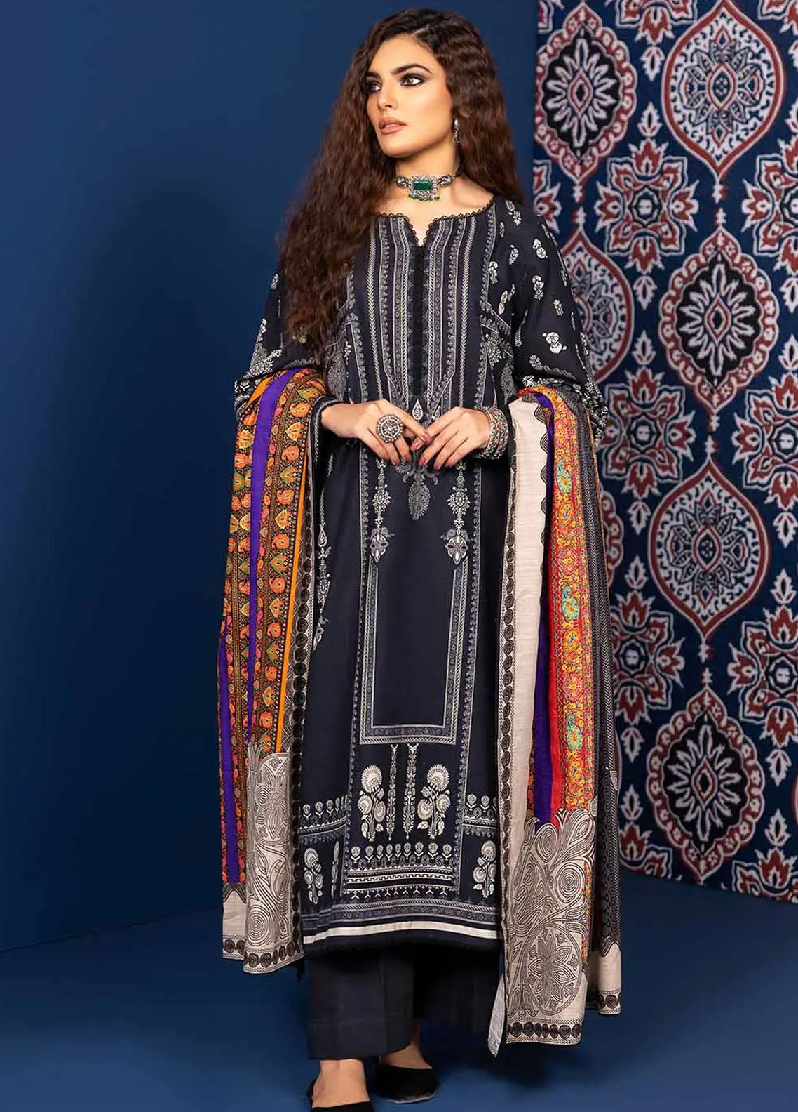 Gul Ahmed Winter Luxe Unstitched Collection 2023 Vol-01 K-32033