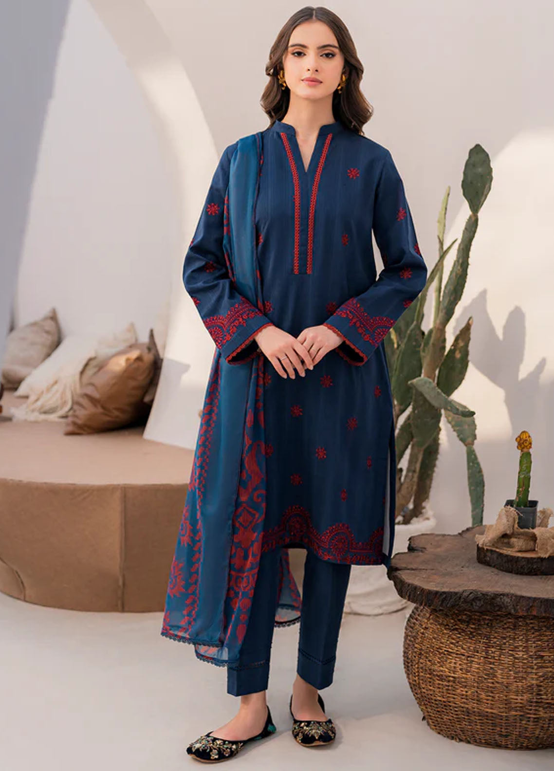 Hana Pret Embroidered Lawn 3 Piece Suit Midnight