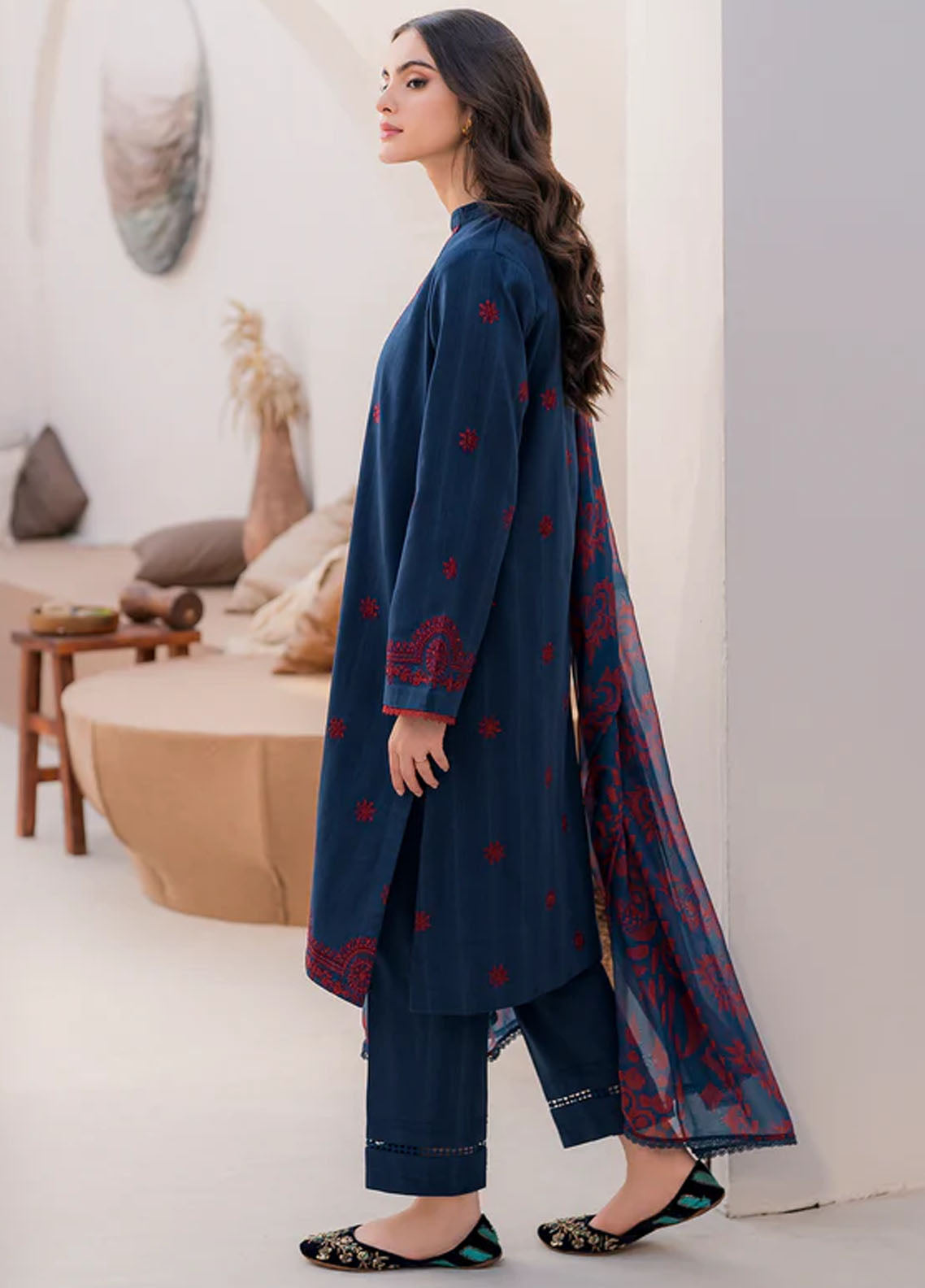 Hana Pret Embroidered Lawn 3 Piece Suit Midnight