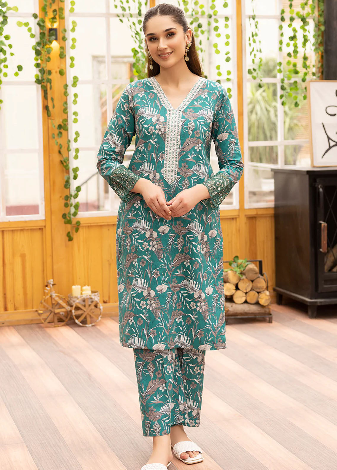 Esra Fashion Pret Embroidered Lawn 2 Piece Suit HD-23-25