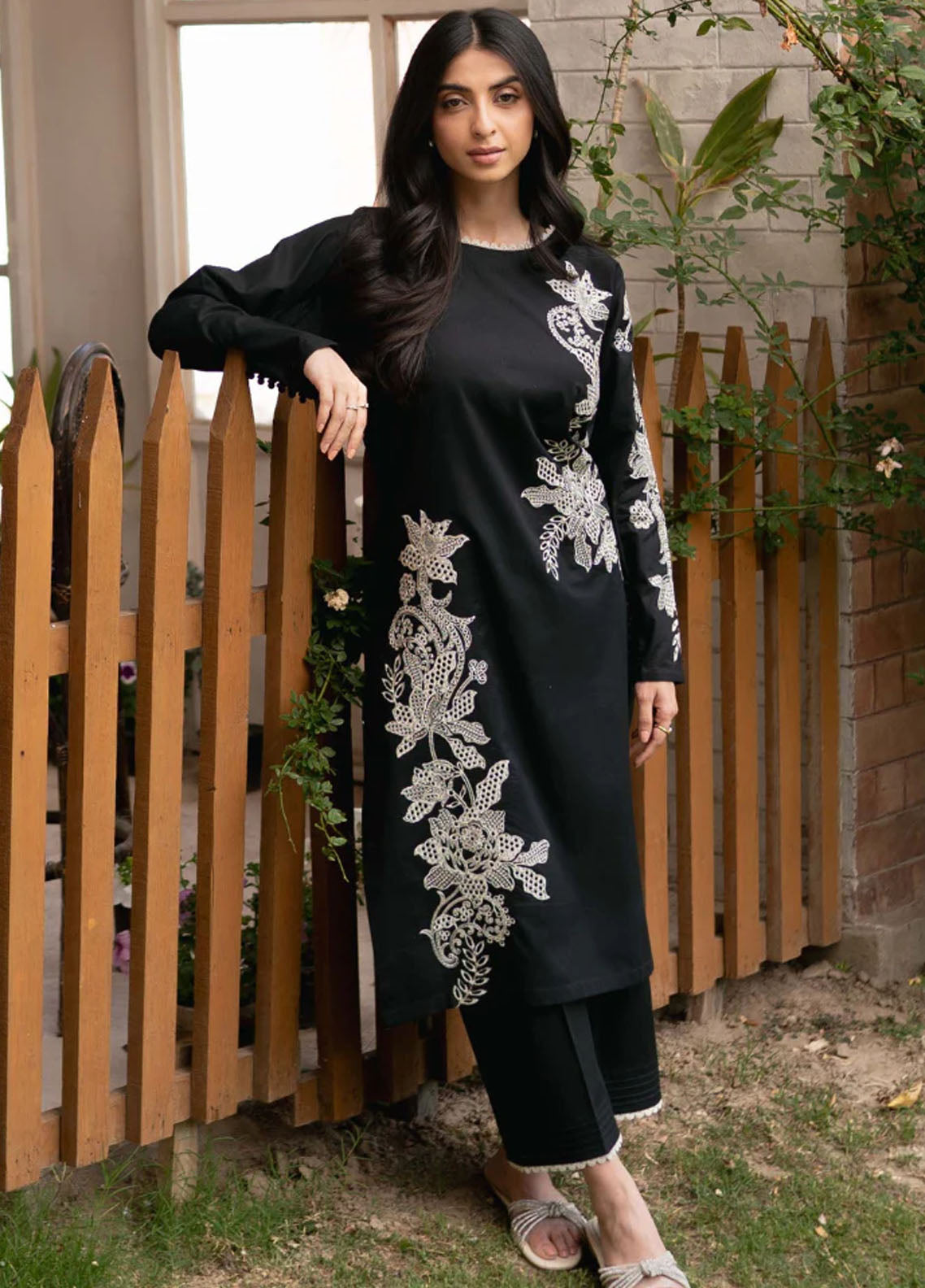 Humdum Pret Embroidered Lawn 2 Piece Suit D-01