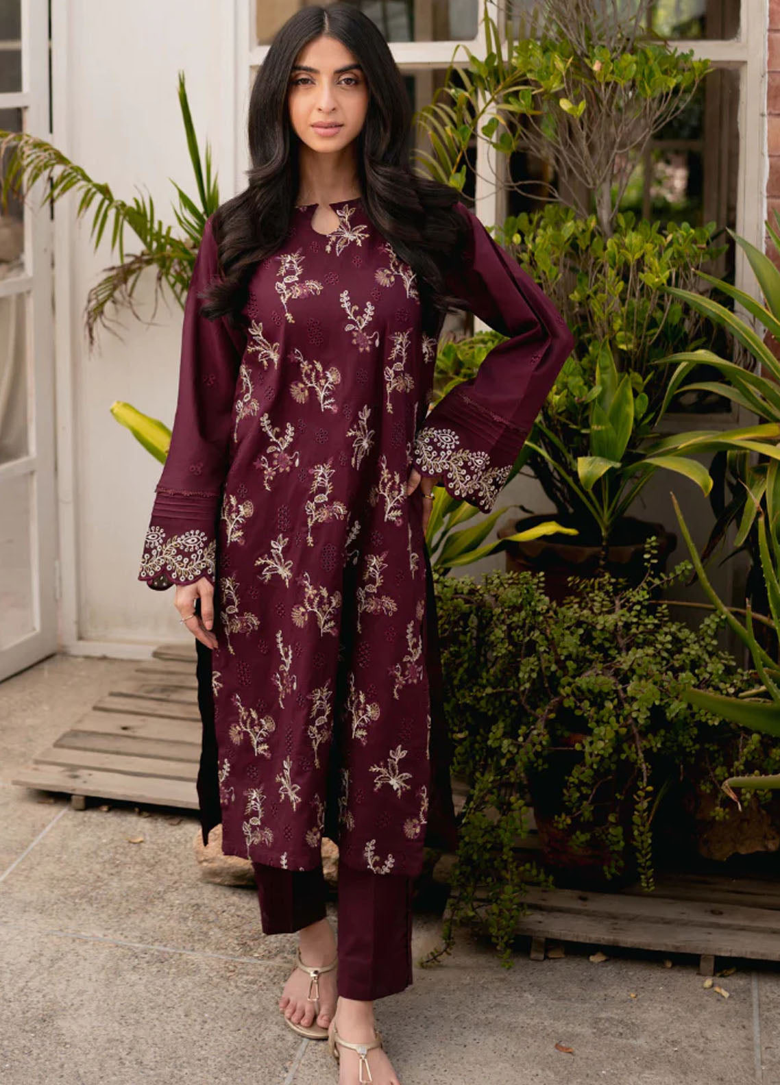 Humdum Pret Embroidered Lawn 2 Piece Suit D-04