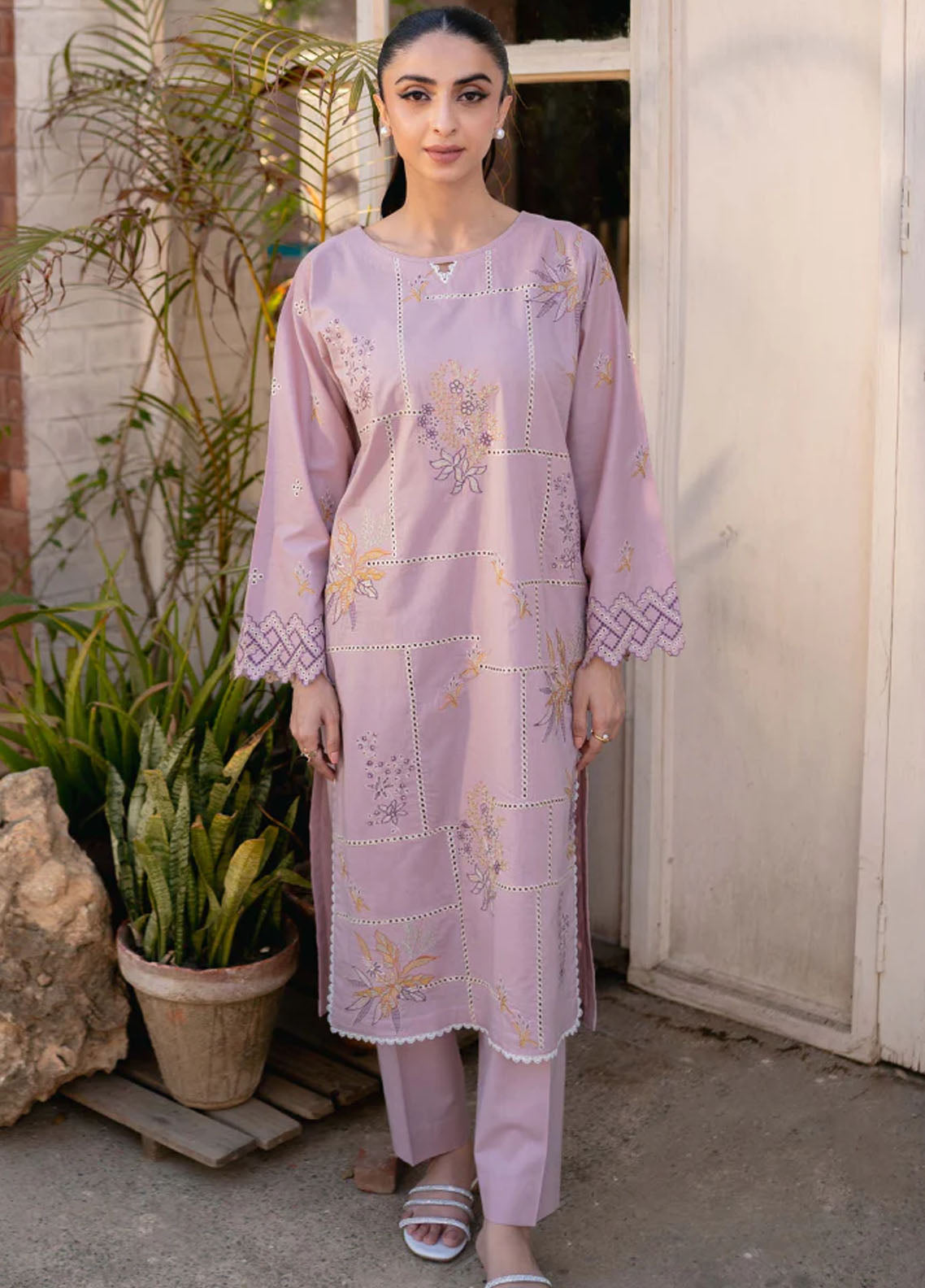 Humdum Pret Embroidered Lawn 2 Piece Suit D-06