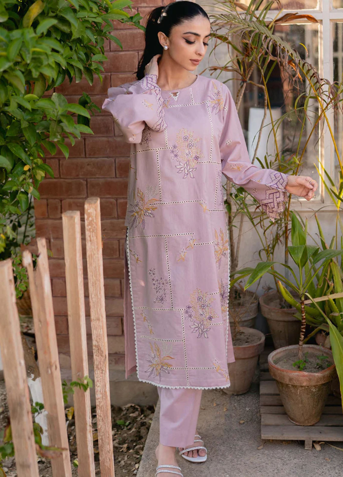 Humdum Pret Embroidered Lawn 2 Piece Suit D-06