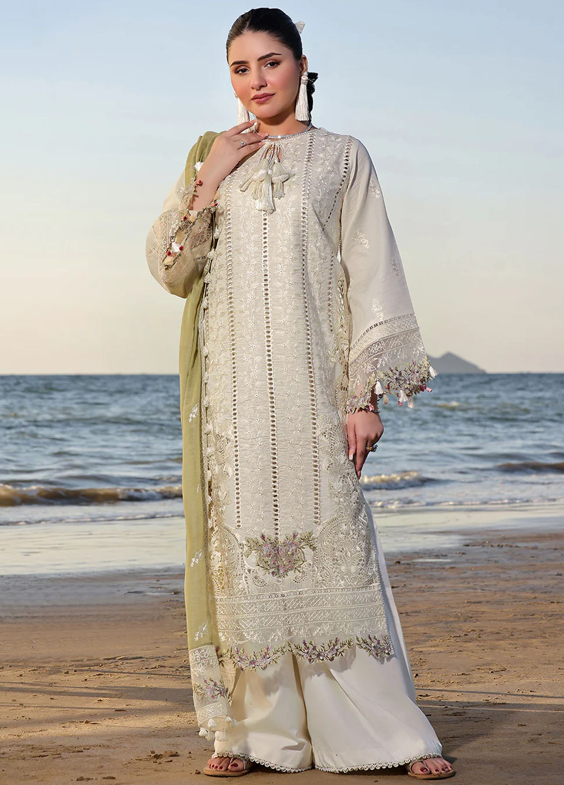 Izel Pret Embroidered Lawn 3 Piece Suit Flossie