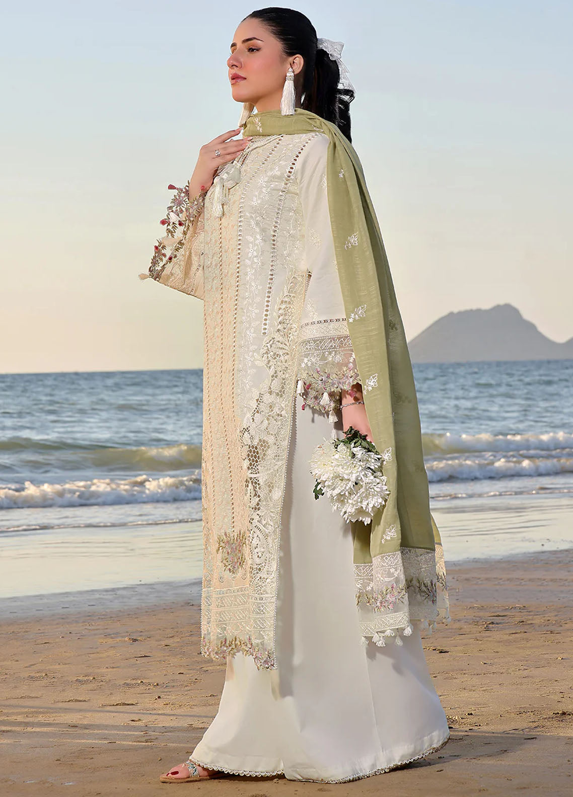 Izel Pret Embroidered Lawn 3 Piece Suit Flossie