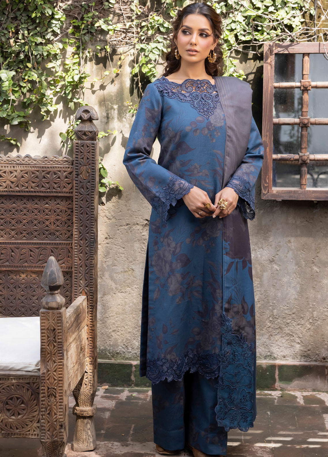 Jahanara By Iznik Unstitched Winter Prints 2023 IJK 05 Mina