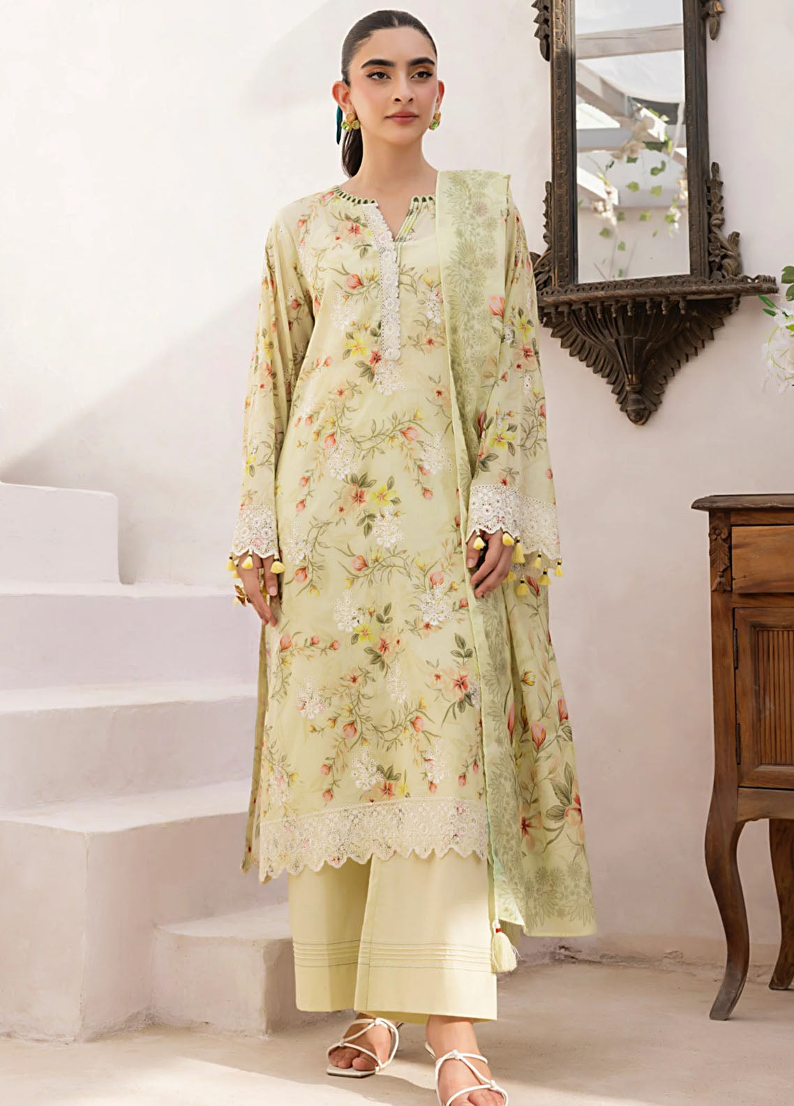 Lakhany Embroidered Lawn Suits Unstitched 3 Piece LSM25ES LG-AR-0159