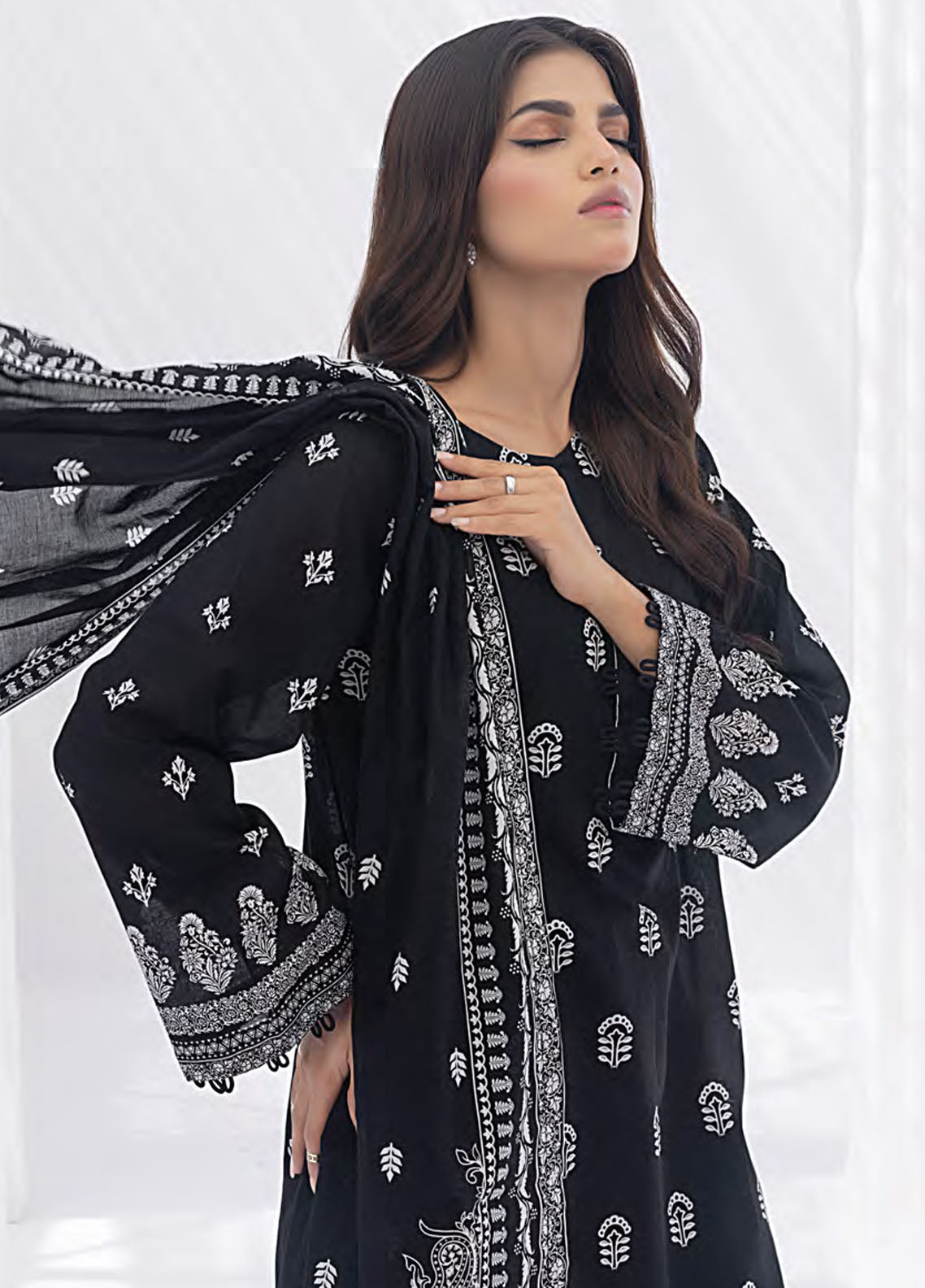 Lakhany Monochrome Black and White Lawn Collection 2024 LG-AR-0010