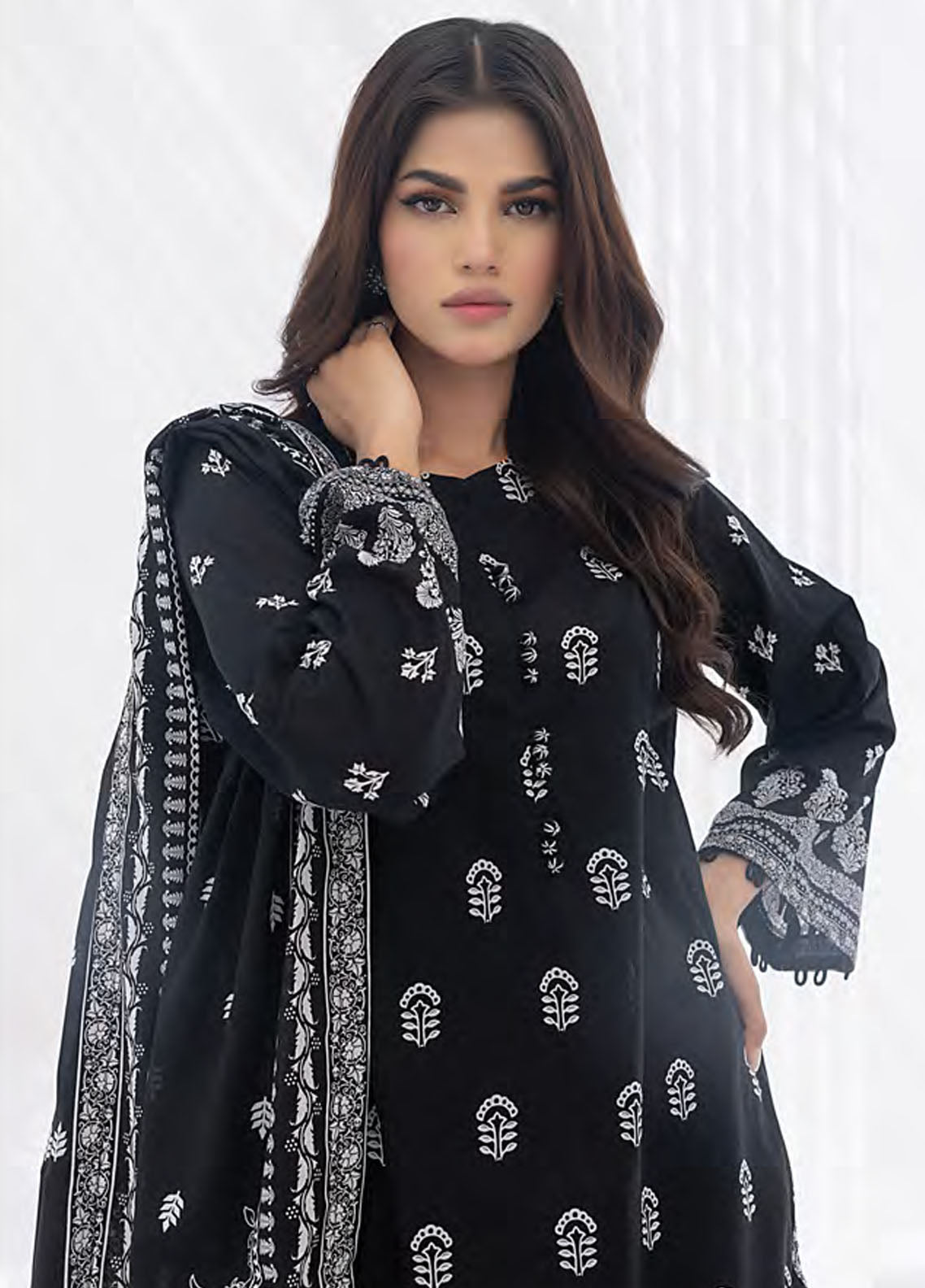 Lakhany Monochrome Black and White Lawn Collection 2024 LG-AR-0010