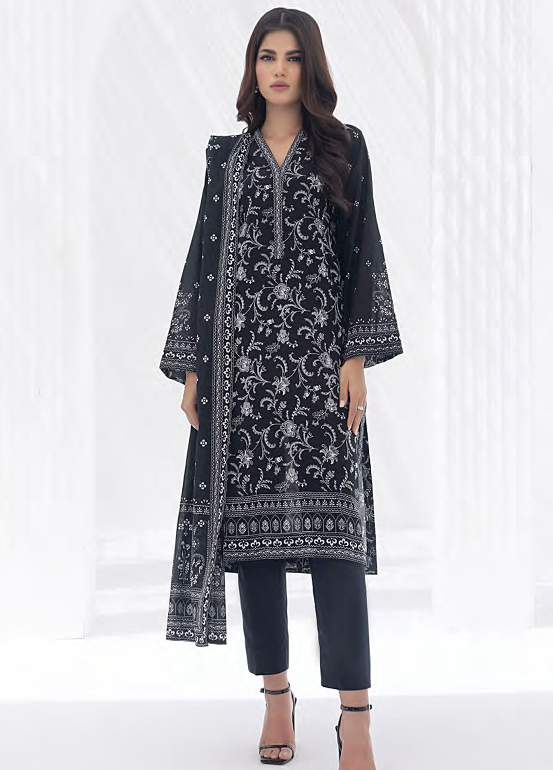 Lakhany Monochrome Black and White Lawn Collection 2024 LG-IG-0185