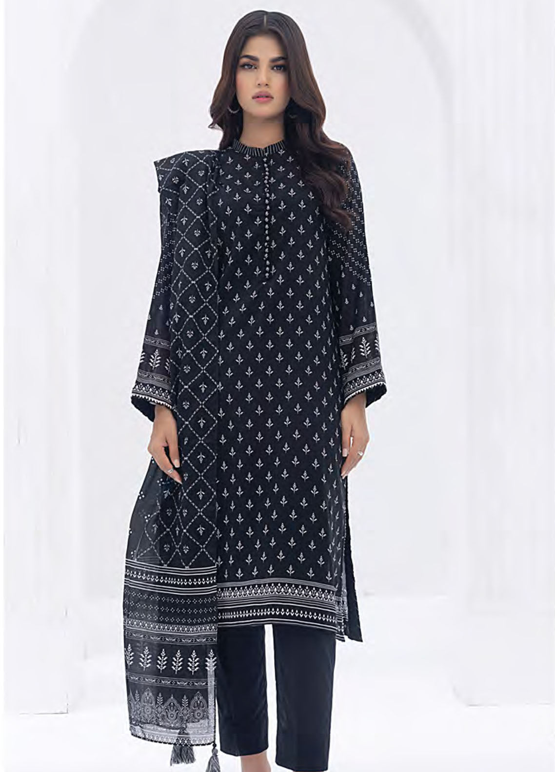 Lakhany Monochrome Black and White Lawn Collection 2024 LG-SR-0214