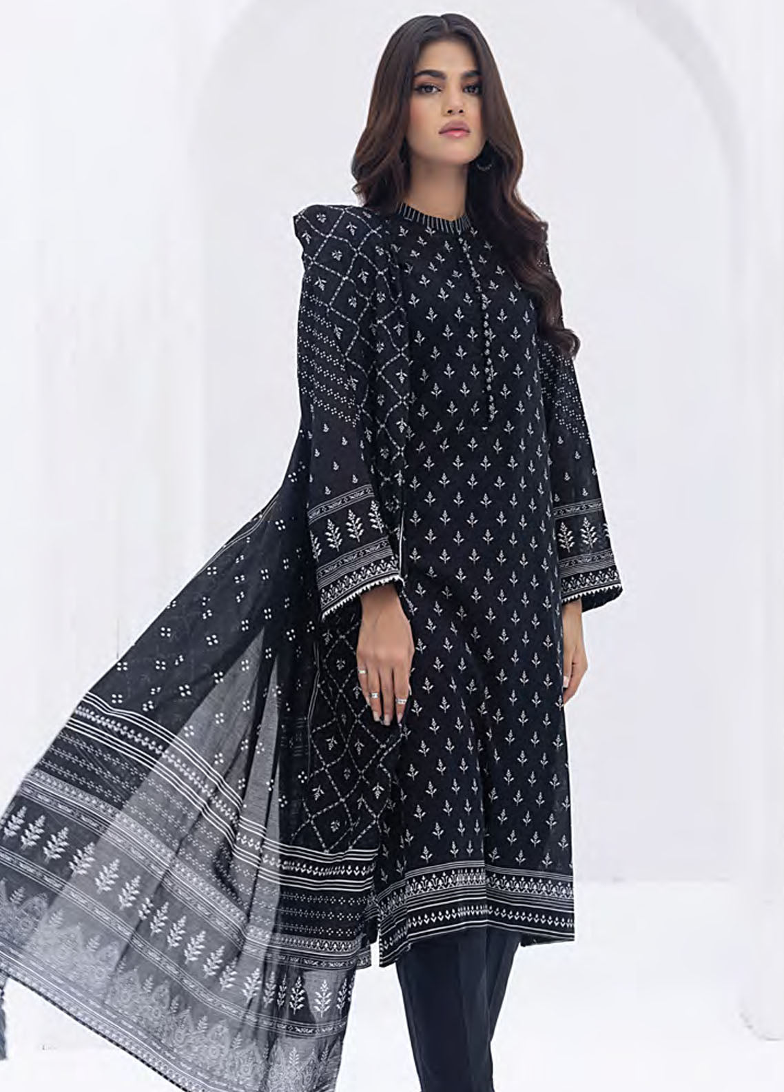 Lakhany Monochrome Black and White Lawn Collection 2024 LG-SR-0214