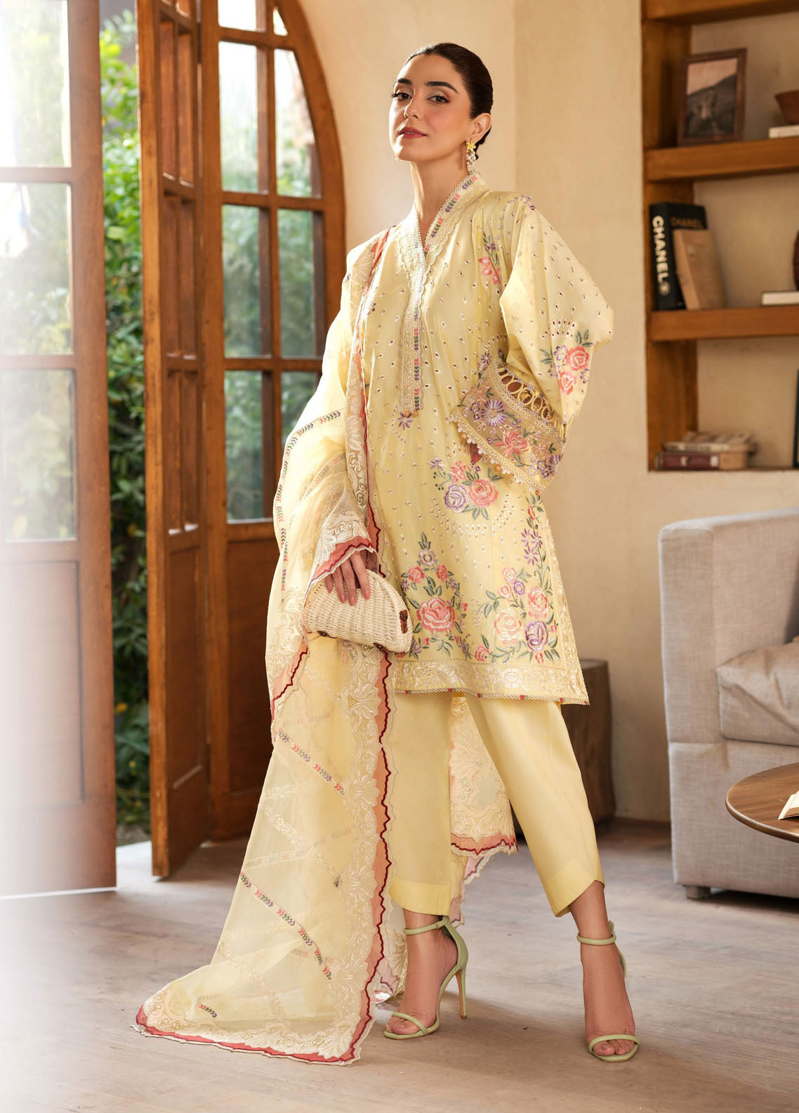 Maryum Hussain Embroidered Lawn Suit Unstitched 3 Piece D-04 Lemon Garden