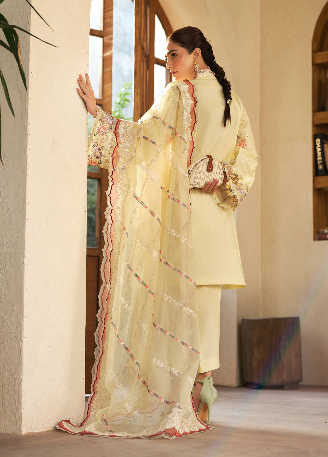 Maryum Hussain Embroidered Lawn Suit Unstitched 3 Piece D-04 Lemon Garden