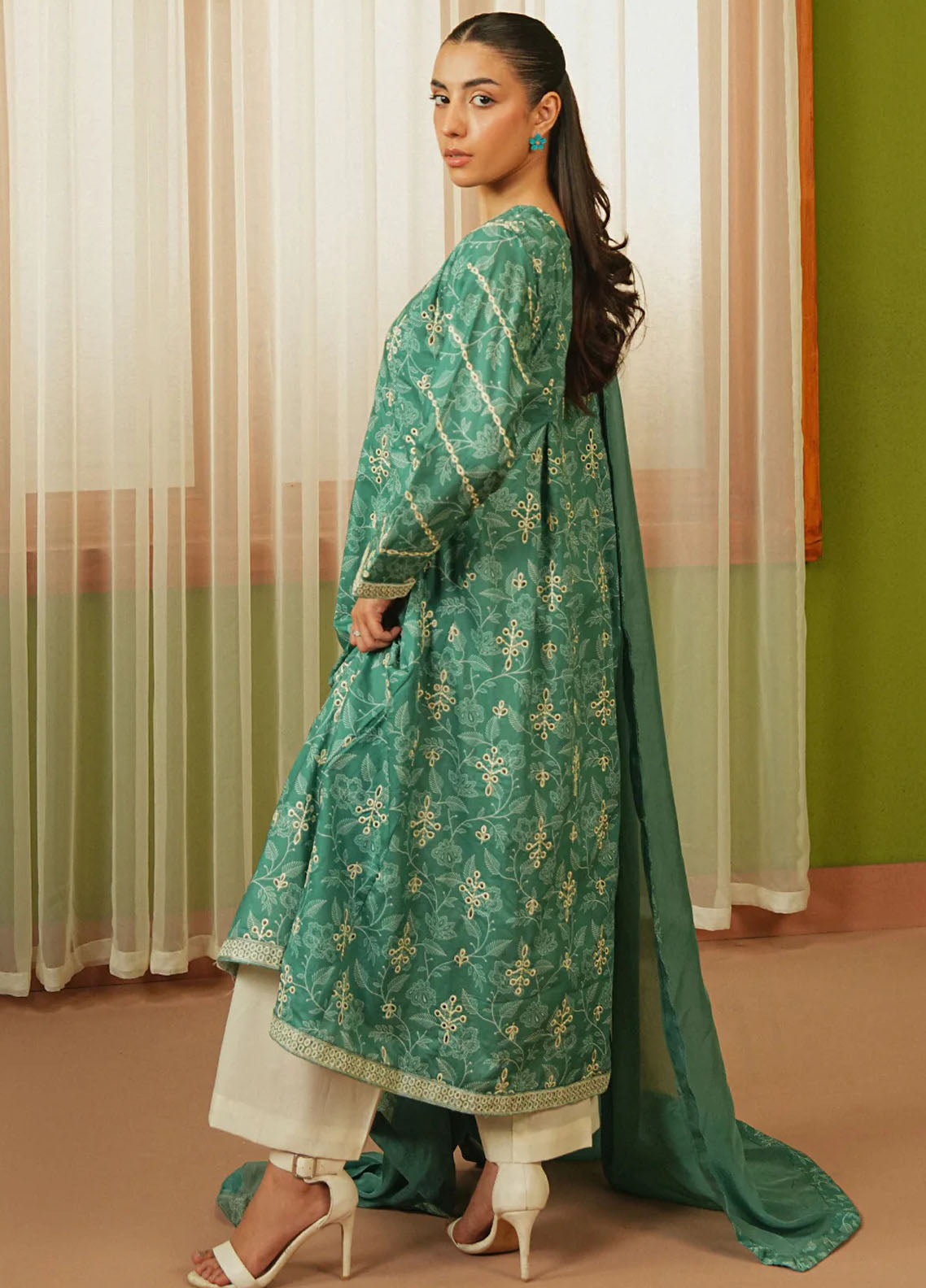 Mannat Clothing Pret Embroidered Lawn 3 Piece Suit Serenity