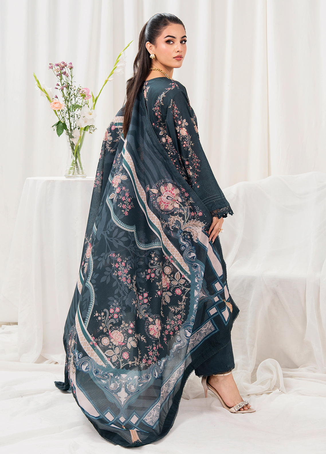 Meerak Pret Embroidered Lawn 3 Piece Suit Lamis