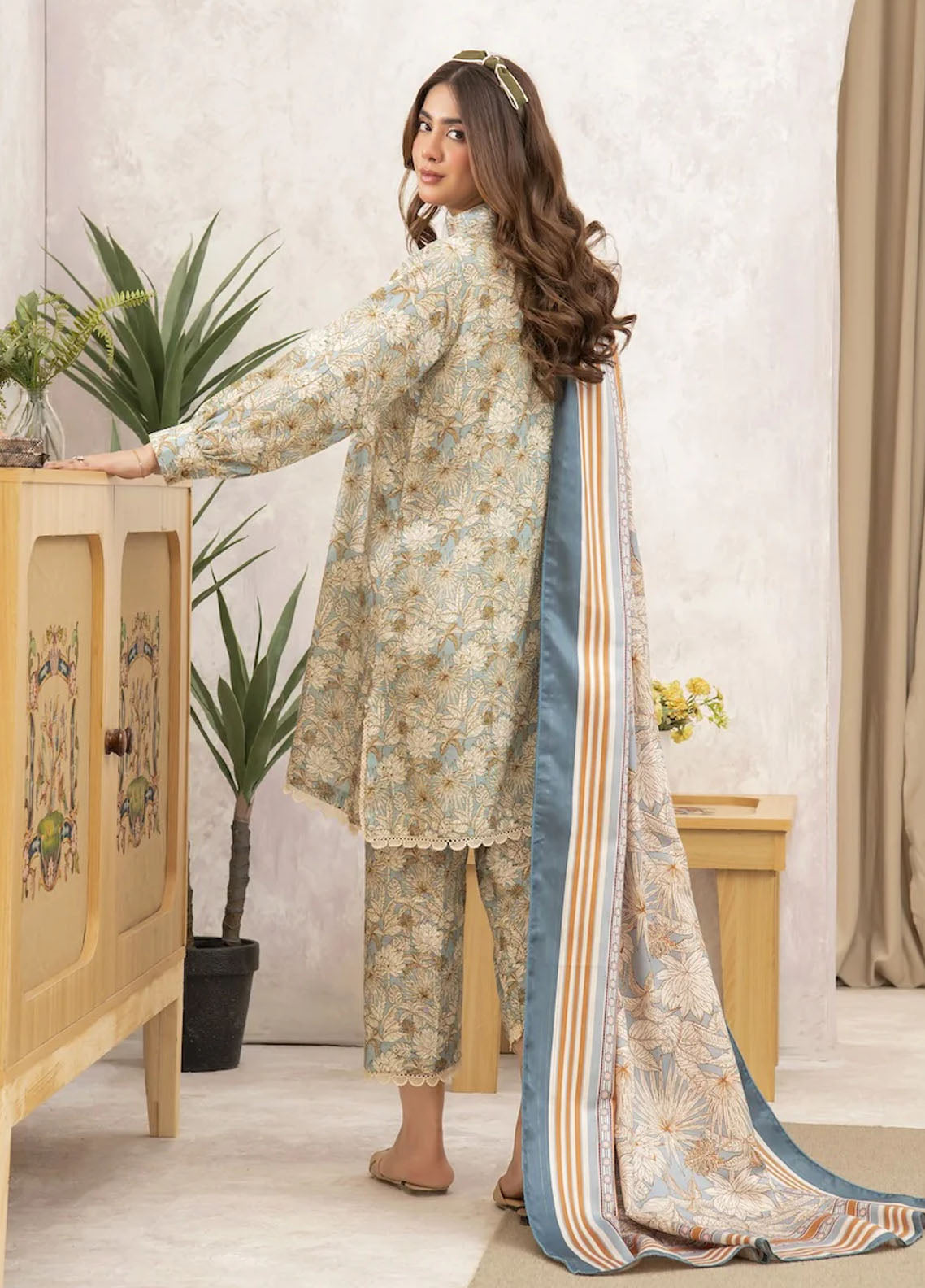 Meerak Pret Printed Khaddar 3 Piece Suit Frost Flower