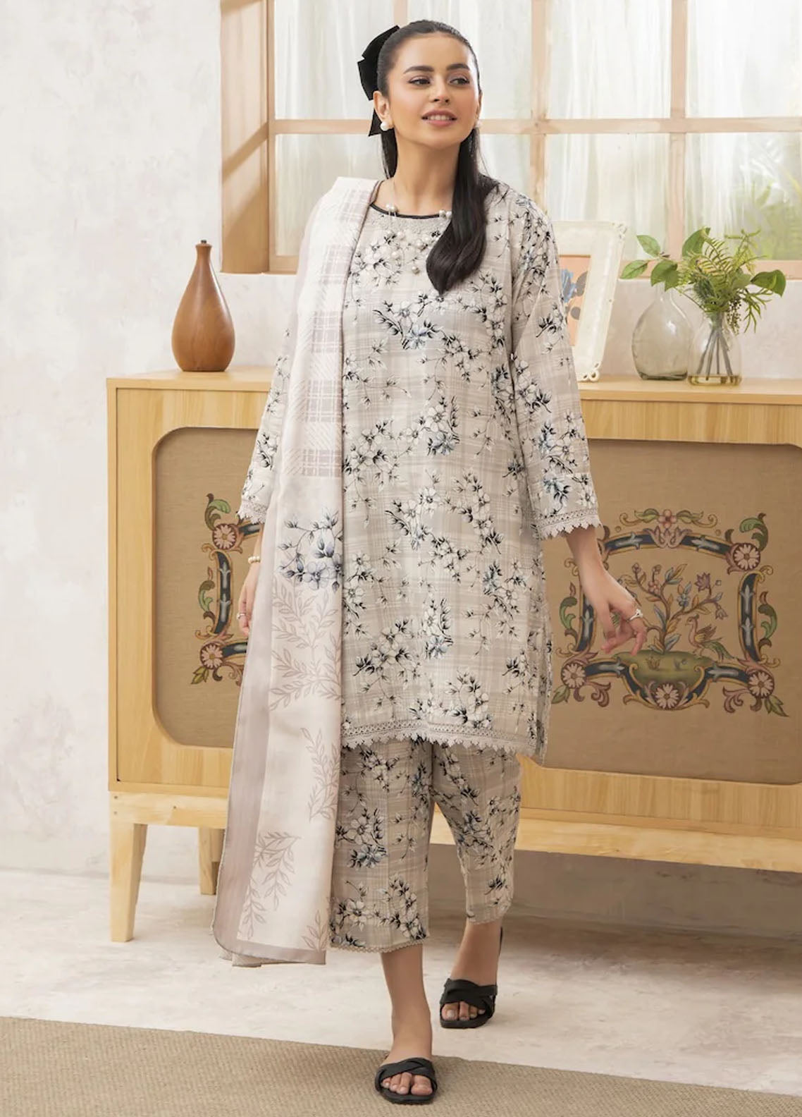 Meerak Pret Printed Khaddar 3 Piece Suit Magnolia