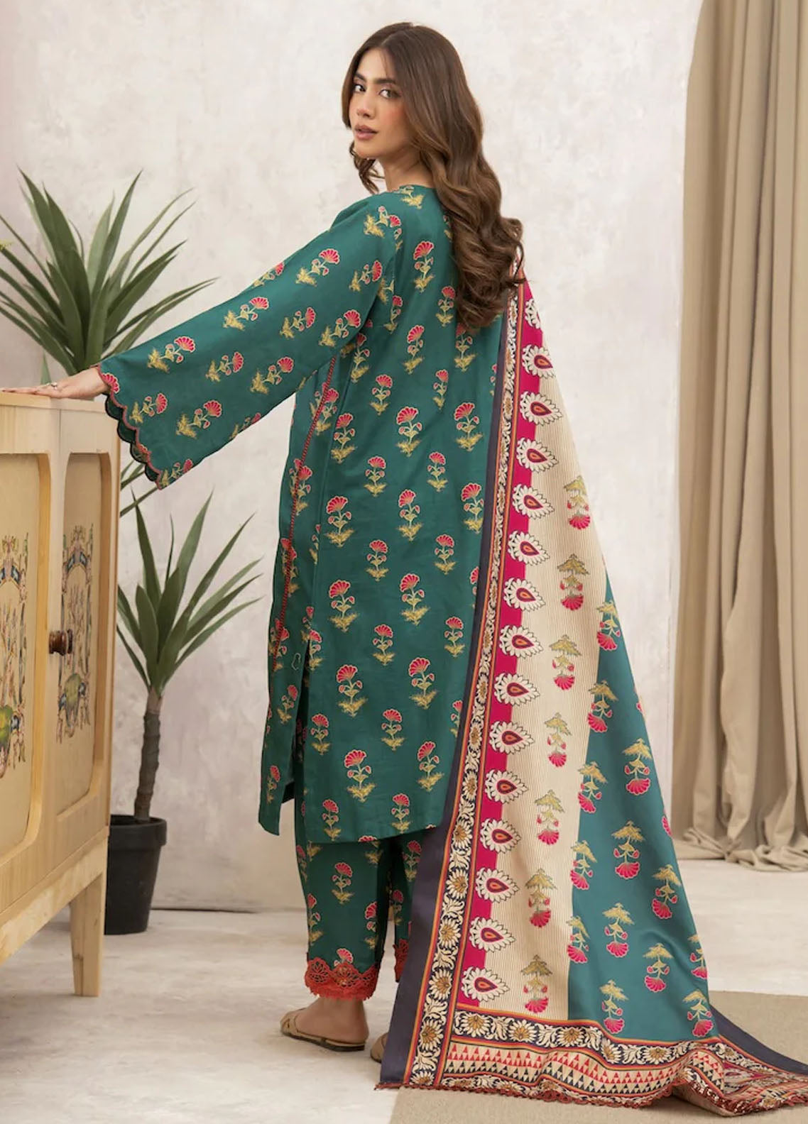 Meerak Pret Printed Khaddar 3 Piece Suit Meadow