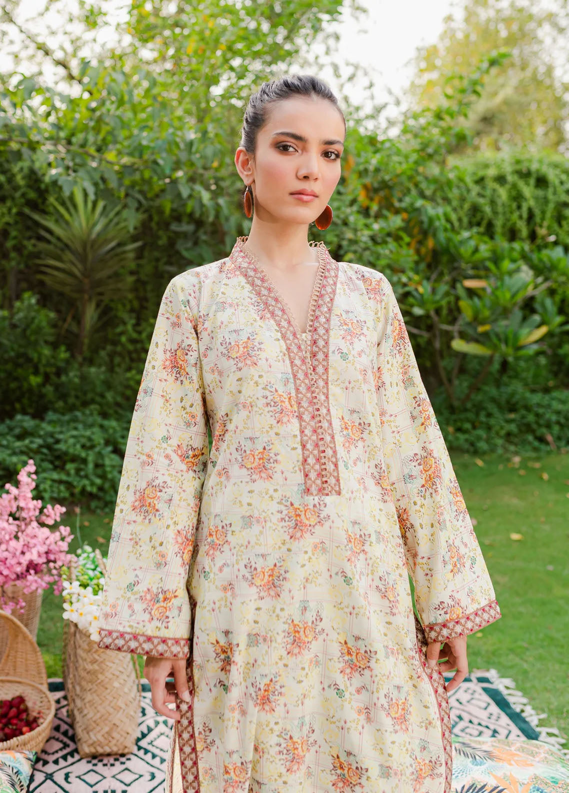 Naayas Pret Embroidered Lawn 3 Piece Suit NS23M Isabea