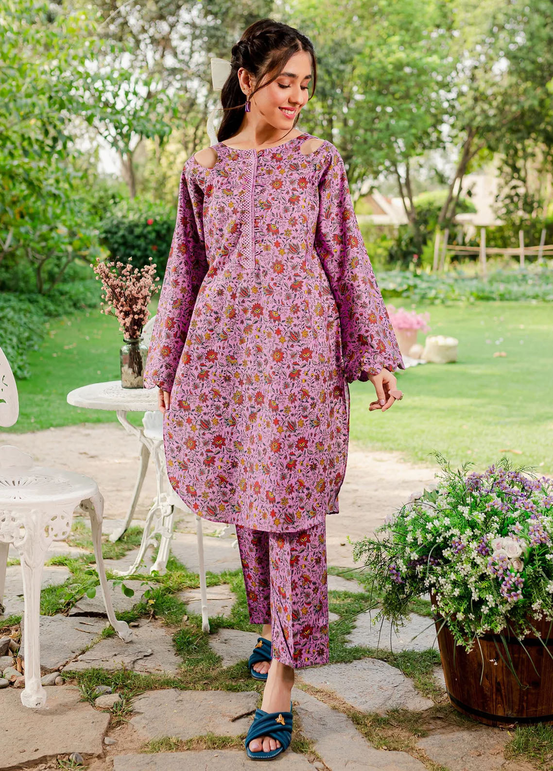 Naayas Pret Embroidered Lawn 2 Piece Suit NS23M Lavender Garden