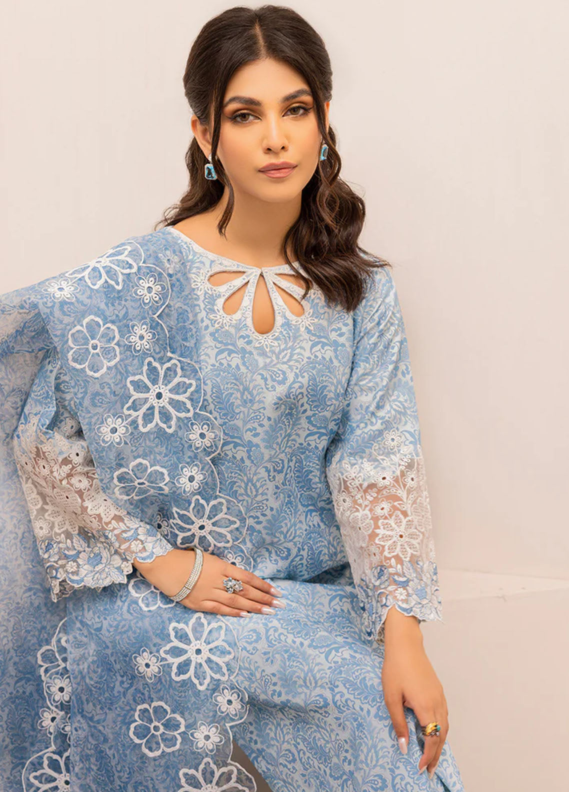 Mohagni Pret Embroidered Lawn 3 Piece Suit PLS-30