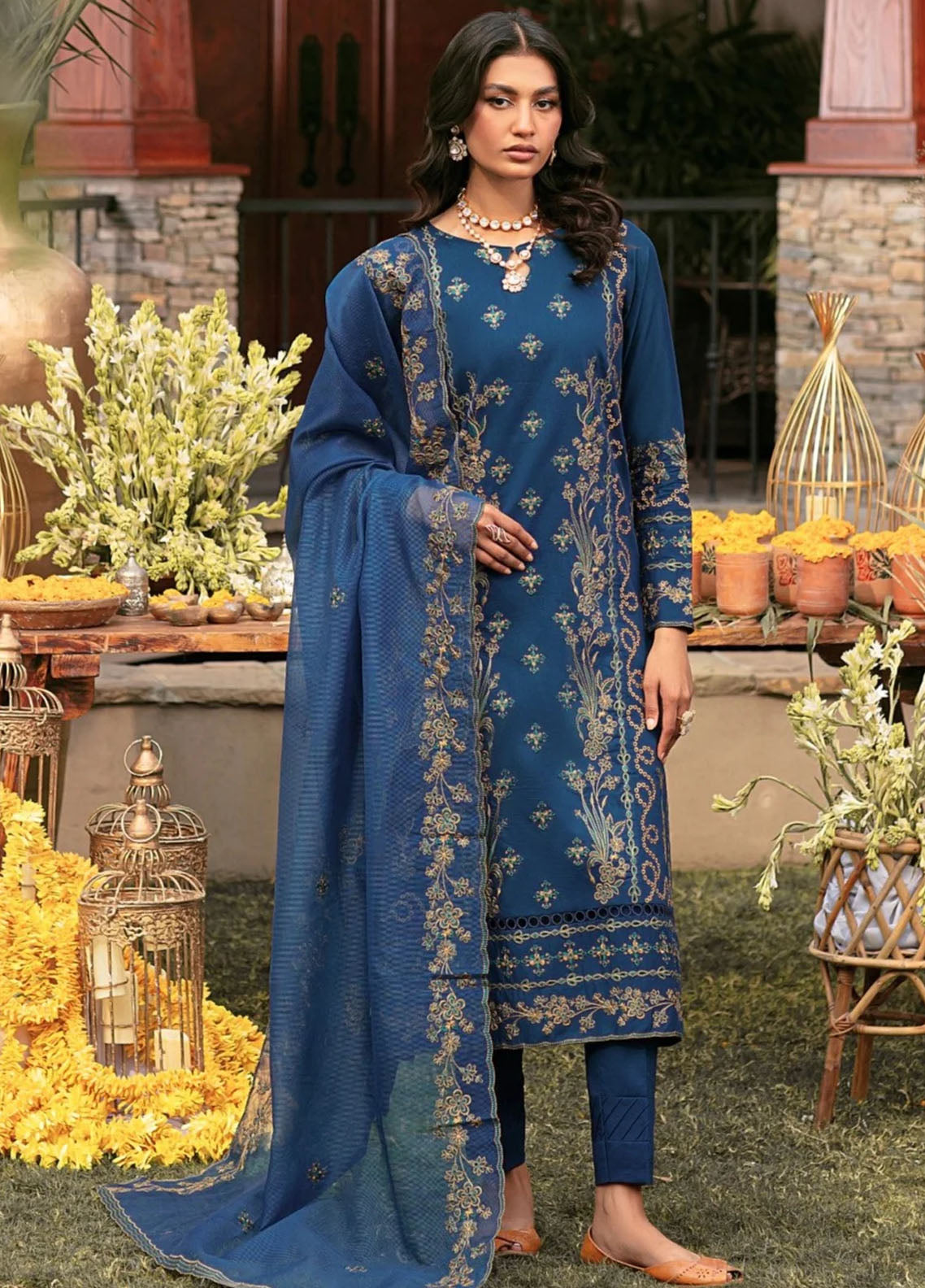 Mohagni Pret Embroidered Lawn 3 Piece Suit SCM-06