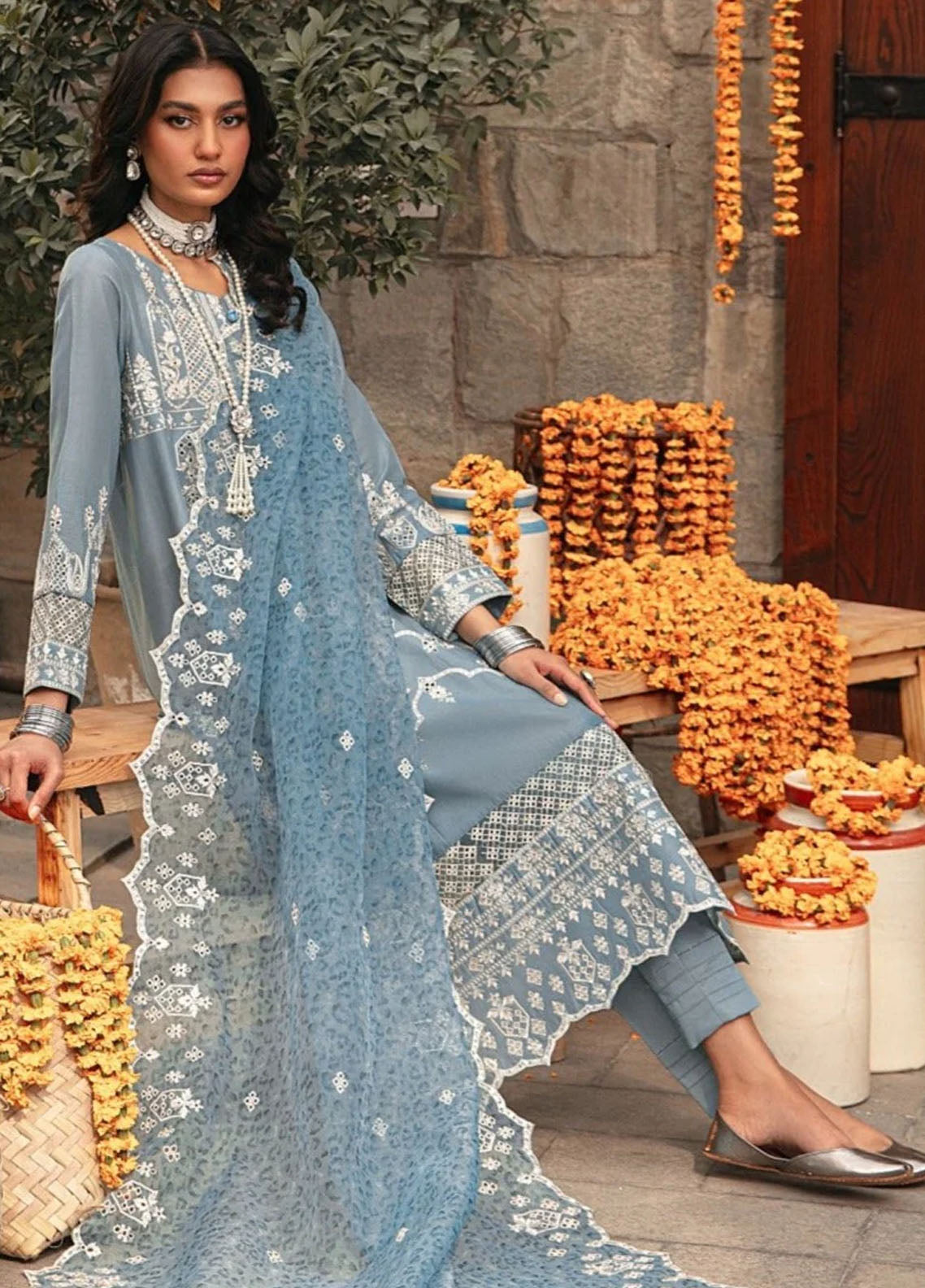 Mohagni Pret Embroidered Lawn 3 Piece Suit SCM-07