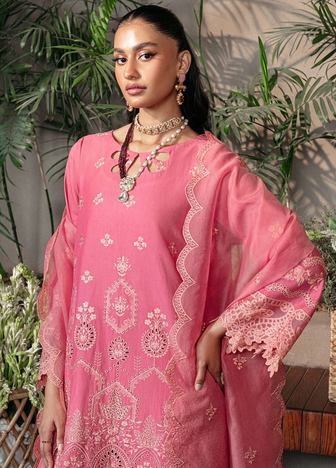 Mohagni Pret Embroidered Lawn 3 Piece Suit SCM-08