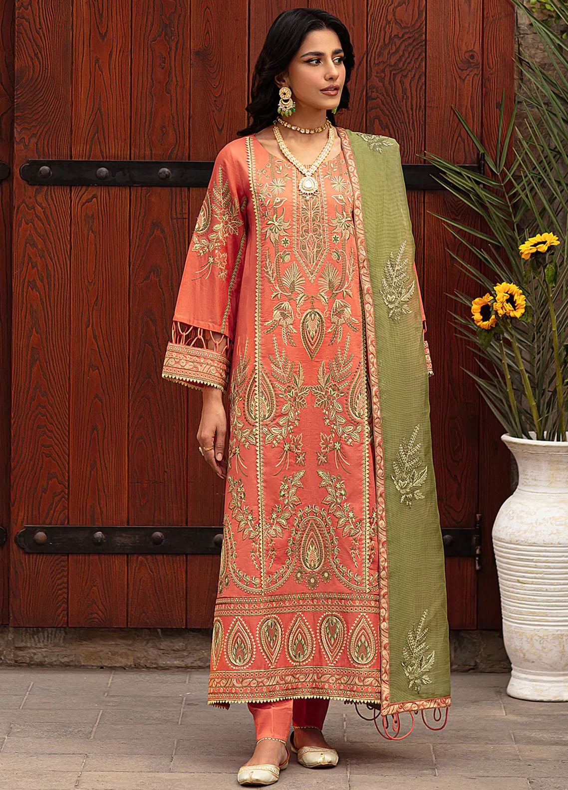 Mohagni Pret Embroidered Lawn 3 Piece Suit SCM-09