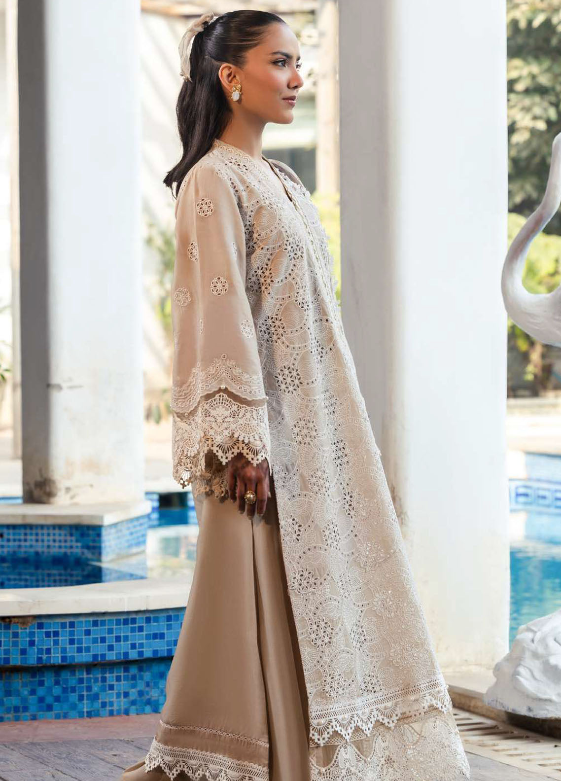 Motifz Embroidered Lawn Suits Unstitched 3 Piece MT25LL 5322 Diane