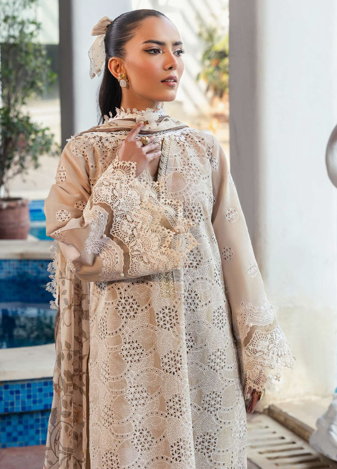 Motifz Embroidered Lawn Suits Unstitched 3 Piece MT25LL 5322 Diane