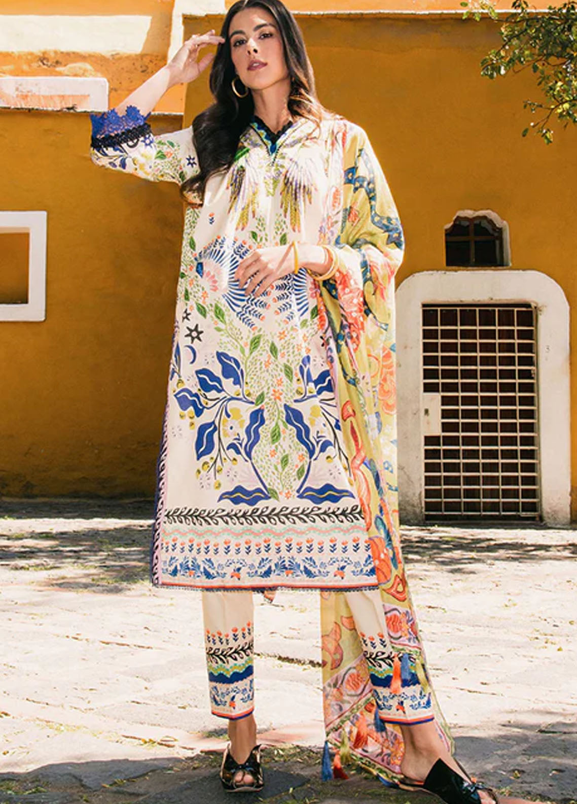 Mushq Printed Lawn Suits Unstitched 3 Piece MQ25LD2D D 2-B Magnolias