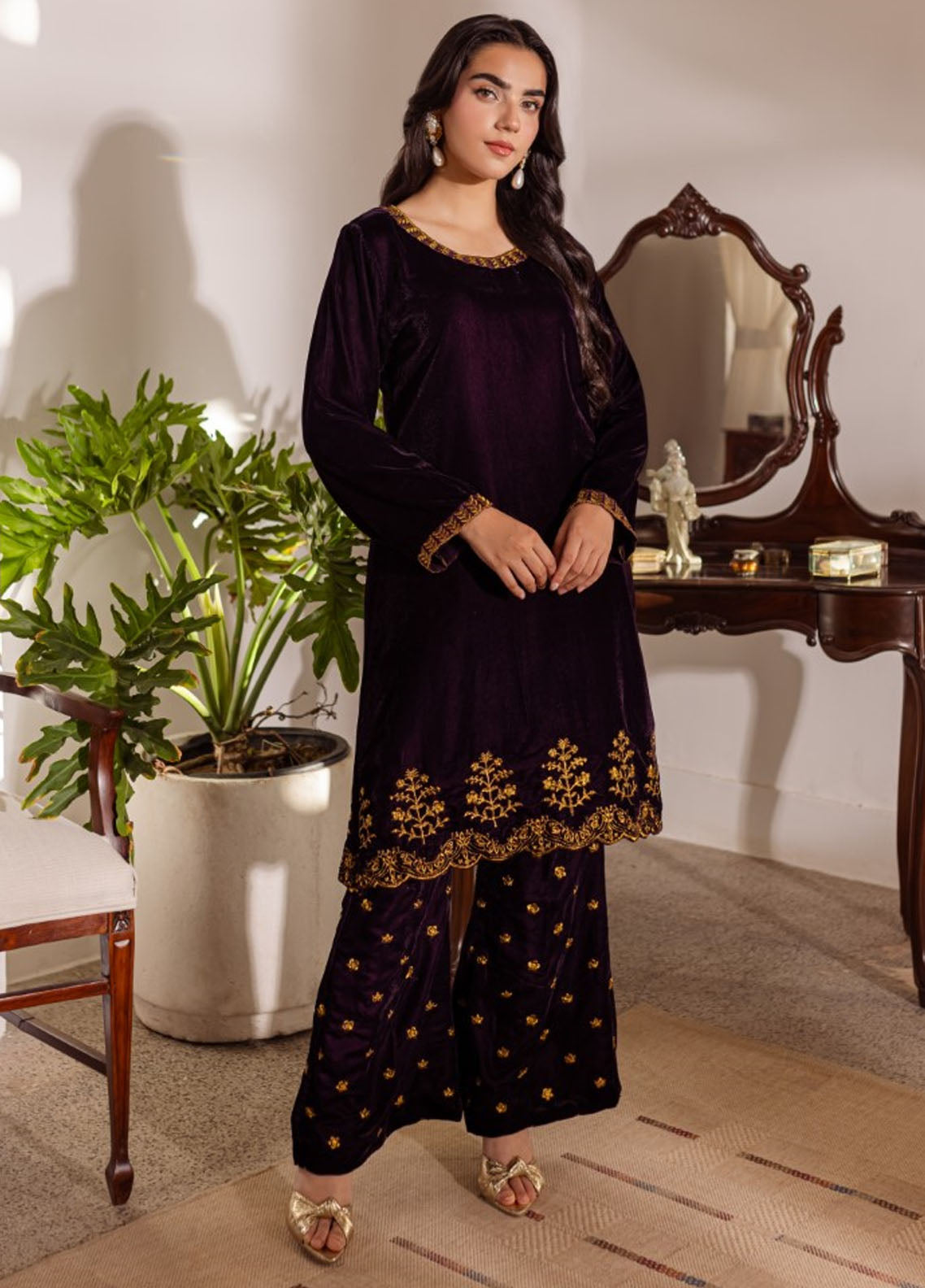 Naayas Luxury Pret Embroidered Velvet 2 Piece Suit Amelie