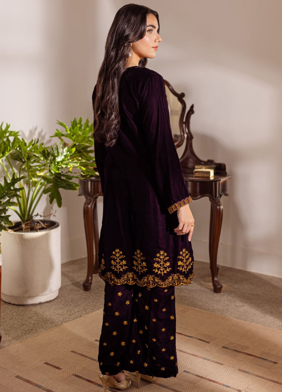 Naayas Luxury Pret Embroidered Velvet 2 Piece Suit Amelie