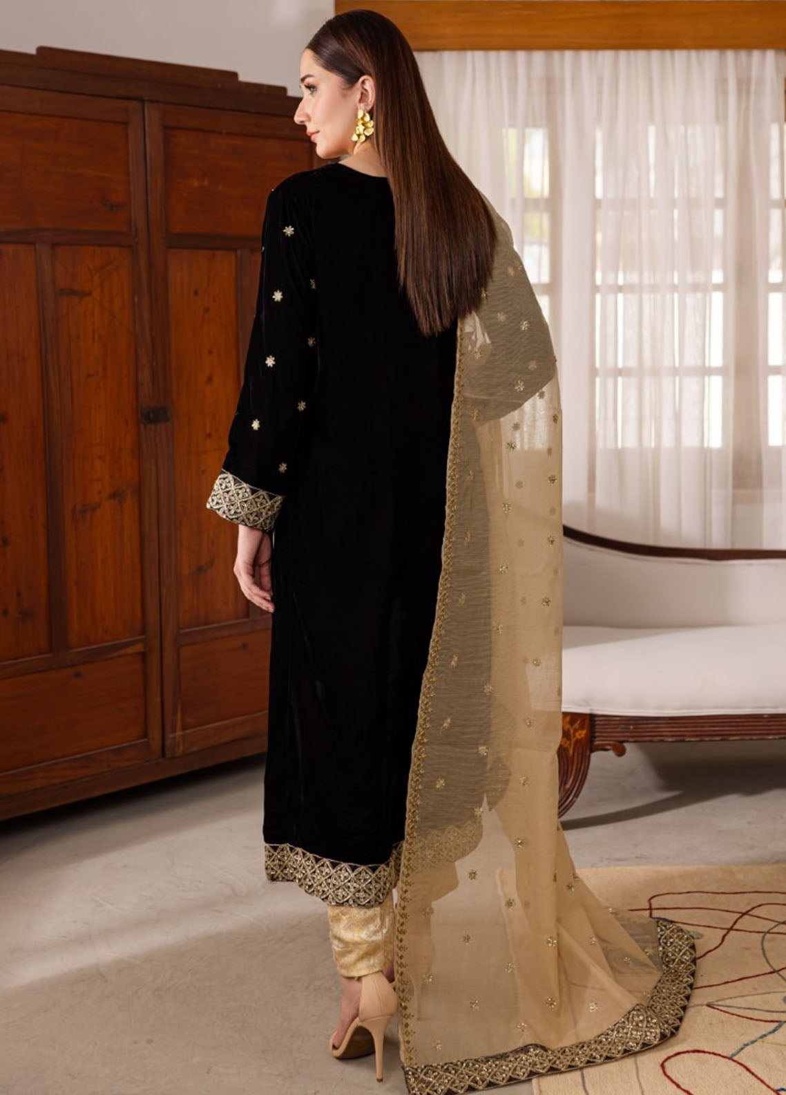 Naayas Luxury Pret Embroidered Velvet 3 Piece Suit Ambore