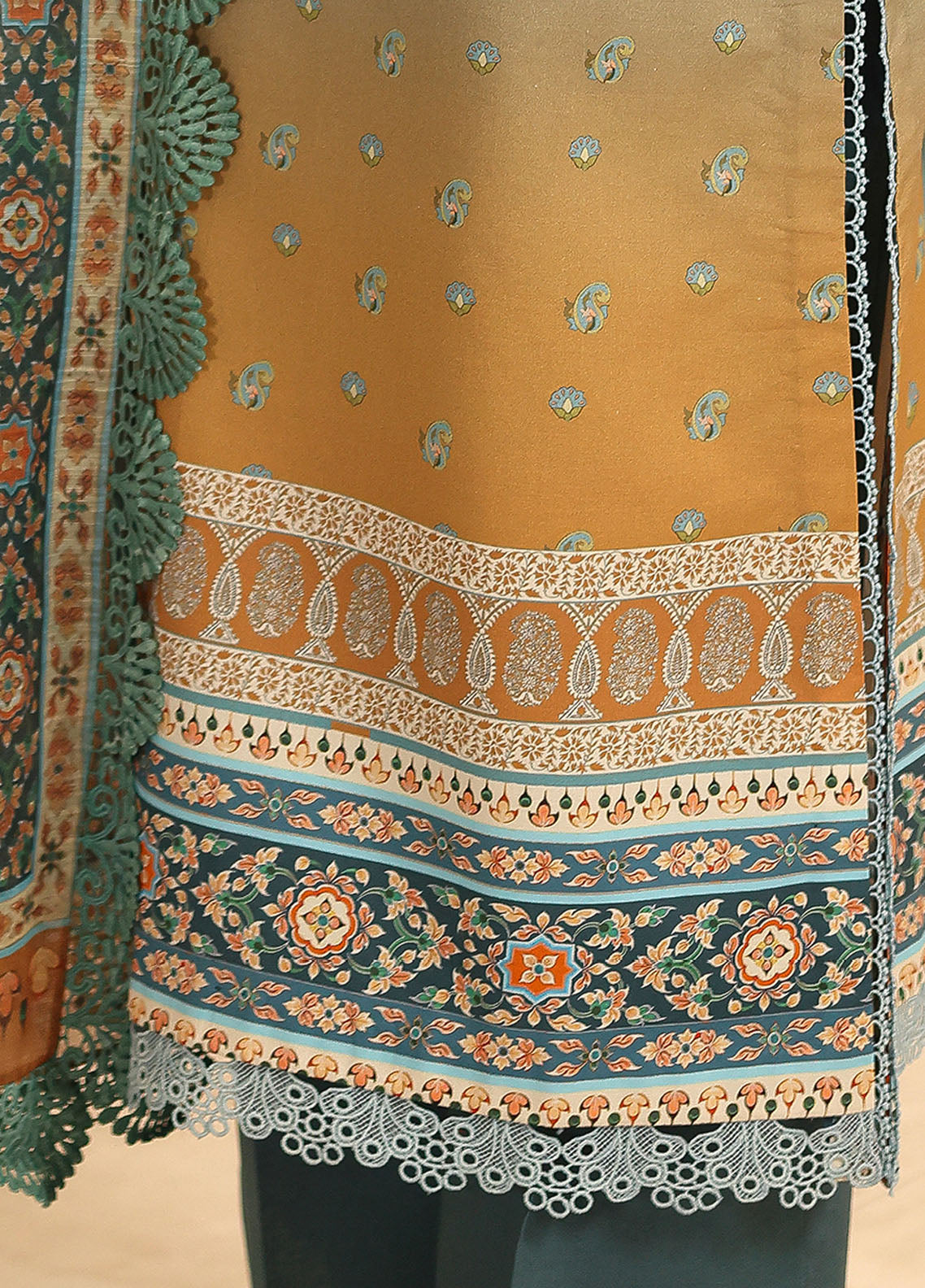 Pareesa by Roheenaz Printed Cambric Suits Unstitched 3 Piece RN25P RNZ-02 B Shafia