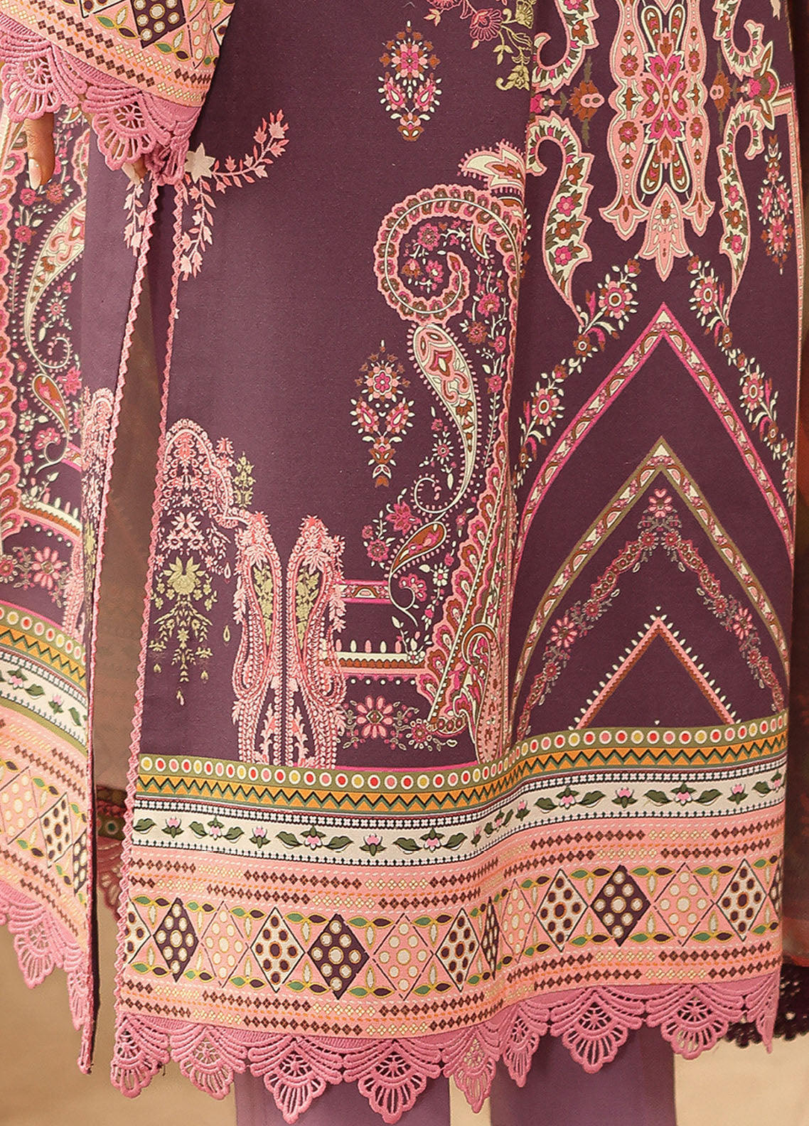 Pareesa by Roheenaz Printed Cambric Suits Unstitched 3 Piece RN25P RNZ-04 B Mahveena