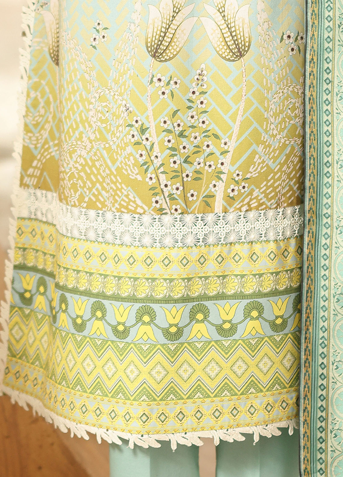 Pareesa by Roheenaz Printed Cambric Suits Unstitched 3 Piece RN25P RNZ-07 A Zirwa