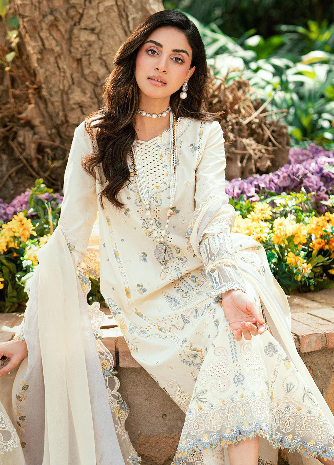 Qalamkar Embroidered Lawn Suits Unstitched 3 Piece QLM25LL SB-09 Adeena
