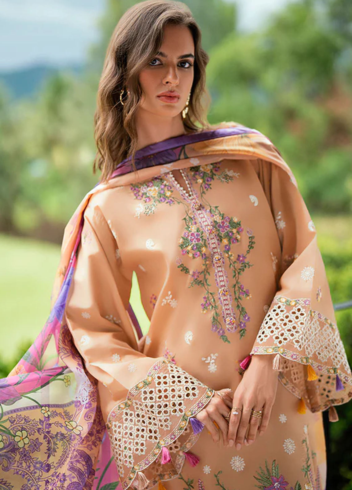 Roheenaz Embroidered Lawn Suits Unstitched 3 Piece D-05 A Elaris