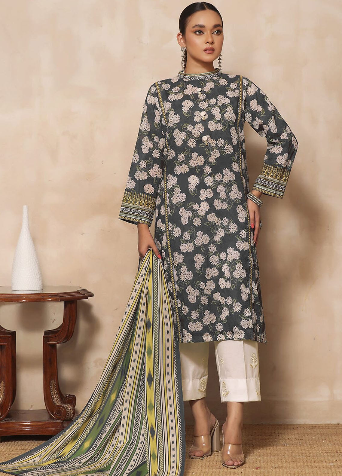 Rang-e-Hayah By Khas Unstitched Lawn Collection 2023 KL-1933