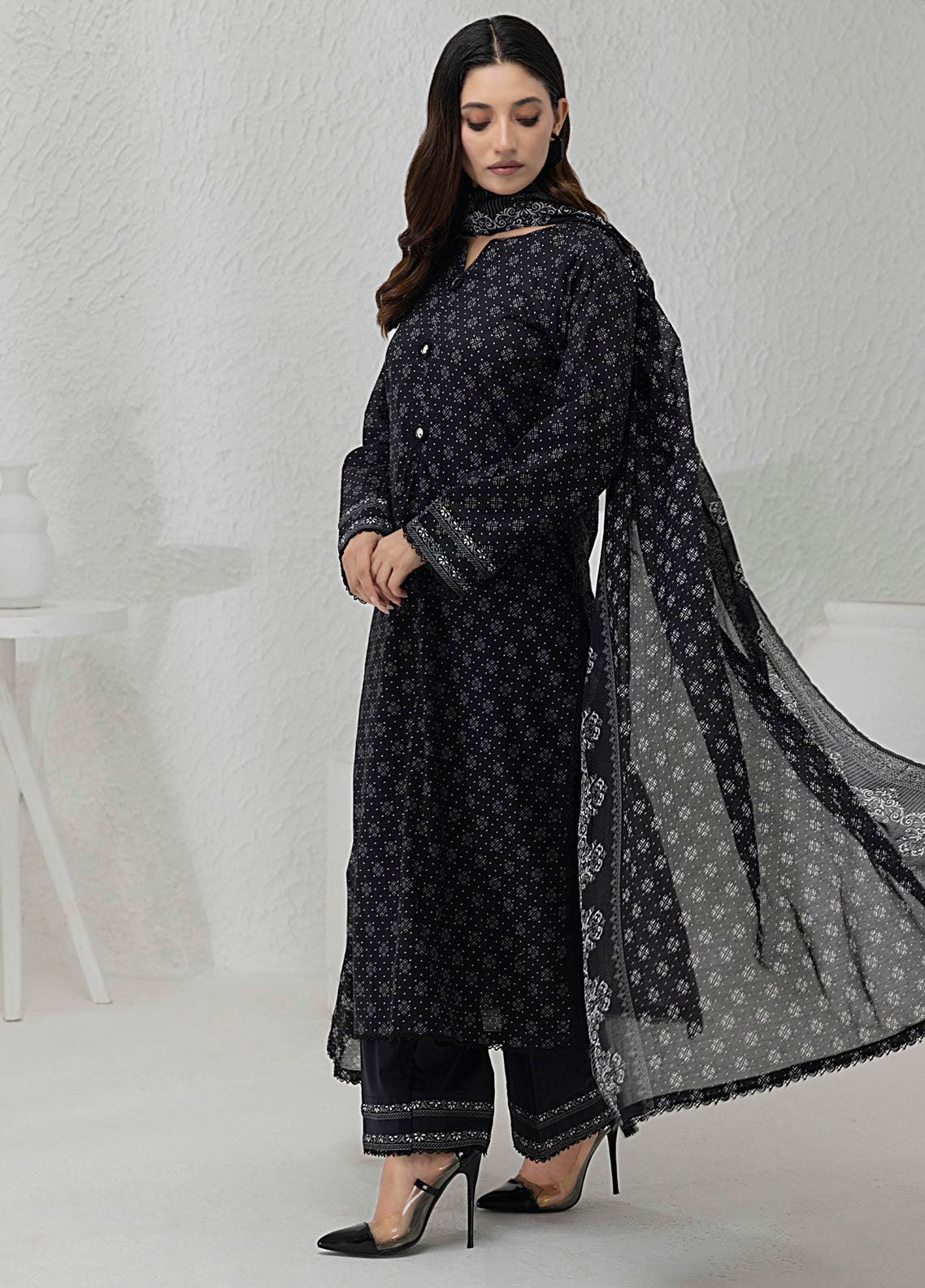 Regalia Textiles Printed Lawn Suits Unstitched 3 Piece RGT25BW D-03