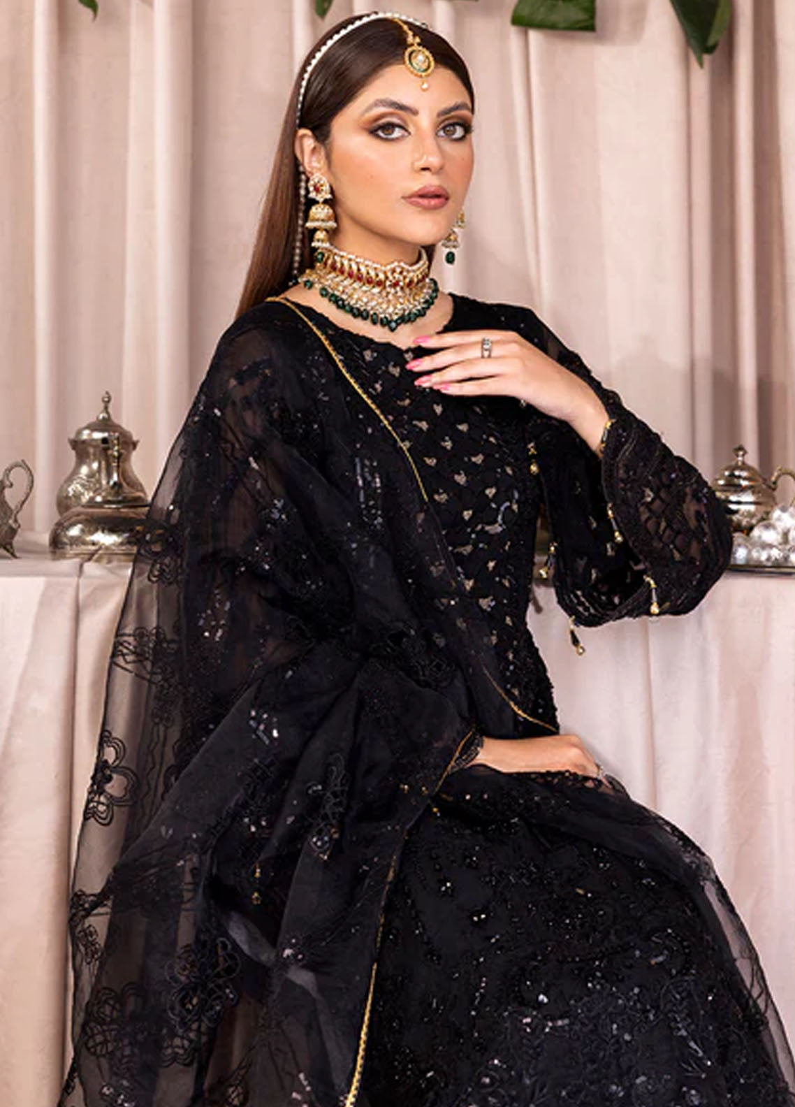 Romansiyyah By Emaan Adeel Luxury Formals Collection 2023 Black Swan