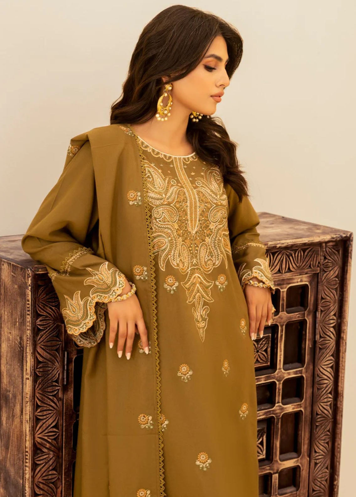 Mohagni Pret Embroidered Dhanak 3 Piece Suit MWS-06