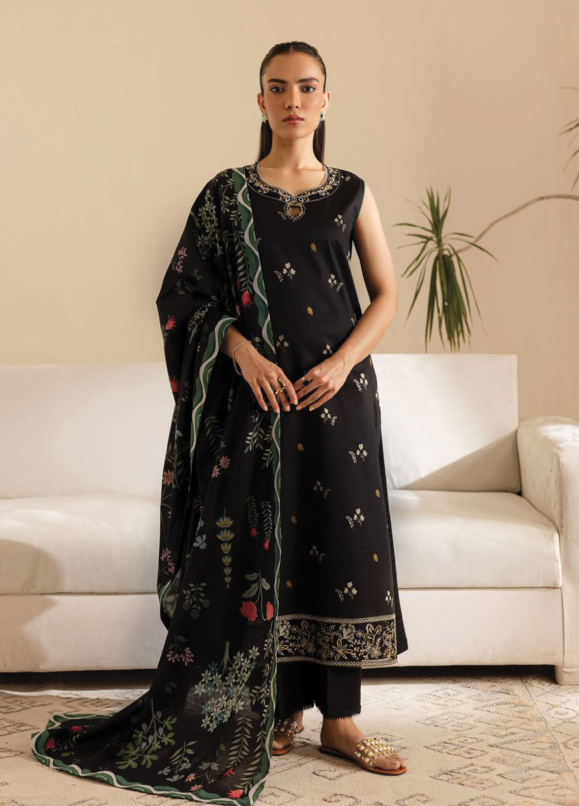 Seran Embroidered Lawn Suits Unstitched 3 Piece D-01 Ravaya