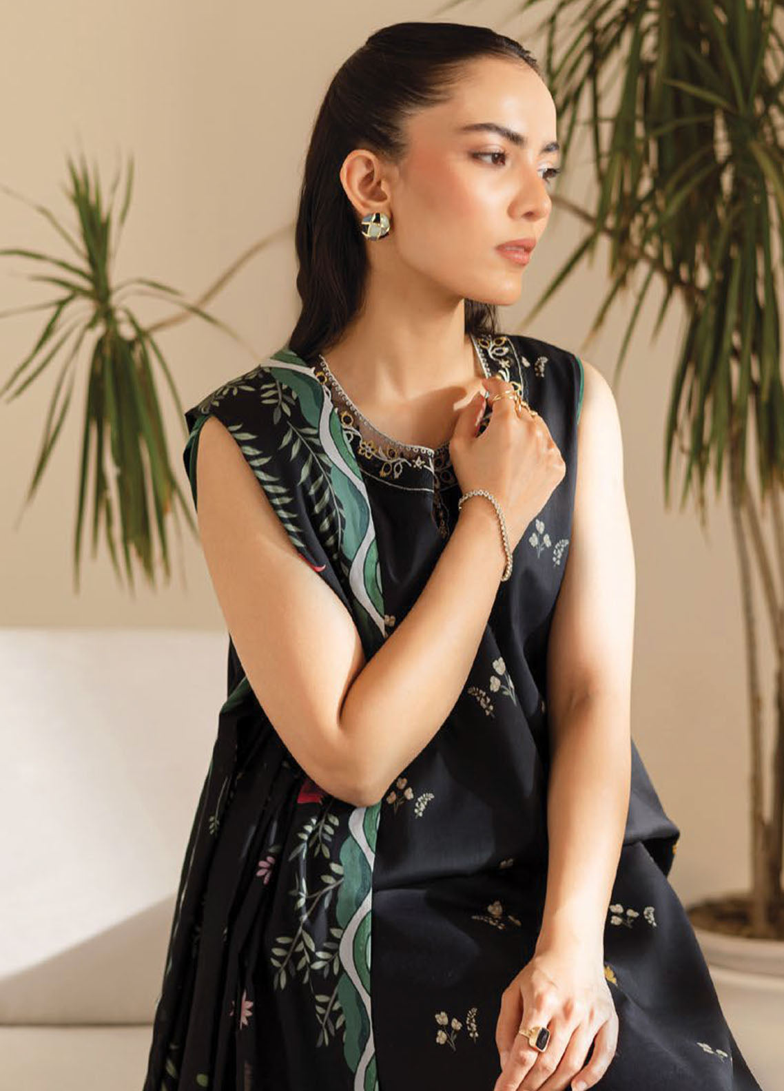 Seran Embroidered Lawn Suits Unstitched 3 Piece D-01 Ravaya