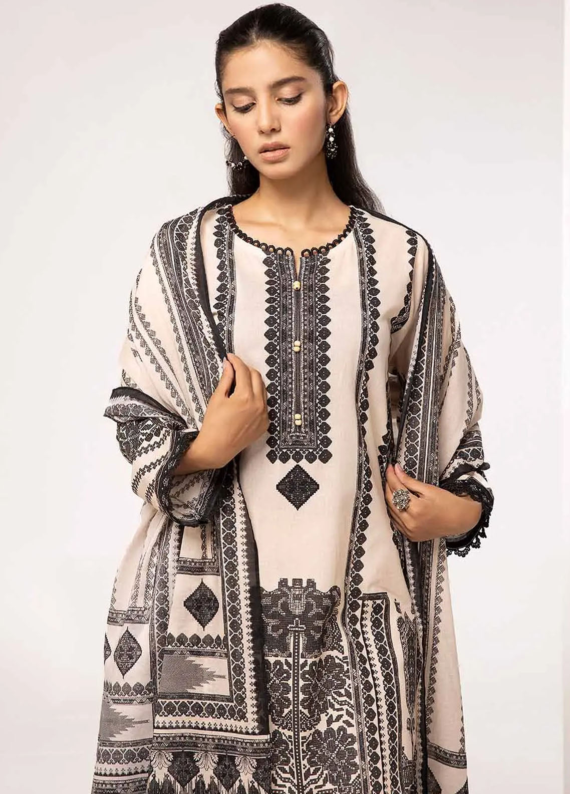 Slate By Gul Ahmed Black And White Unstitched Collection 2024 BT-42002