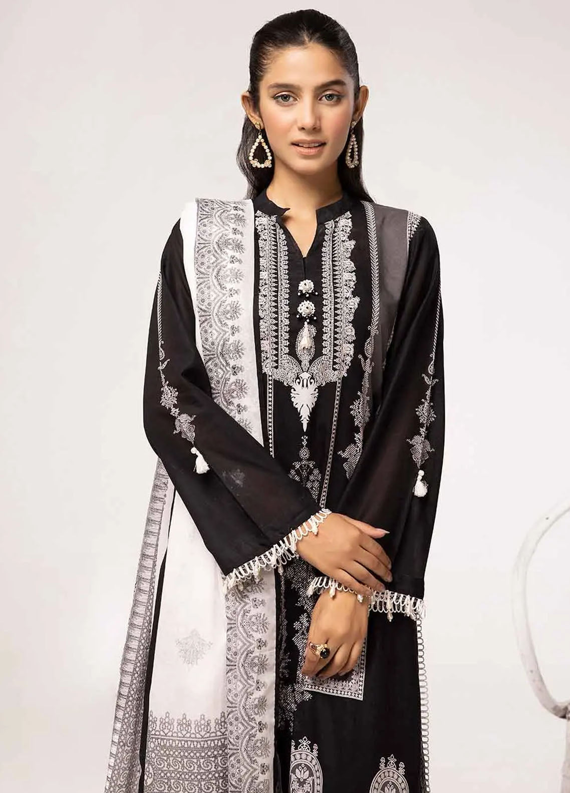Slate By Gul Ahmed Black And White Unstitched Collection 2024 BT-42005
